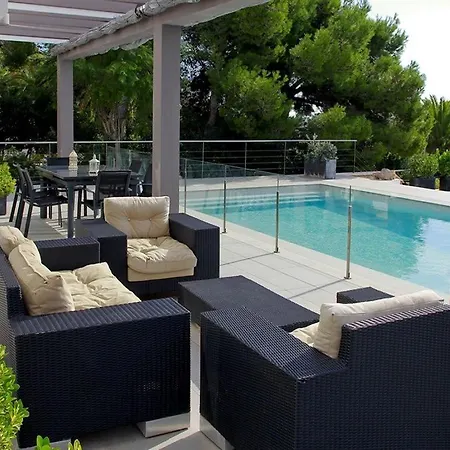 Villa De La Brisa - Four Bedroom Sleeps 10 With Spectacular Sea Views Son Bou